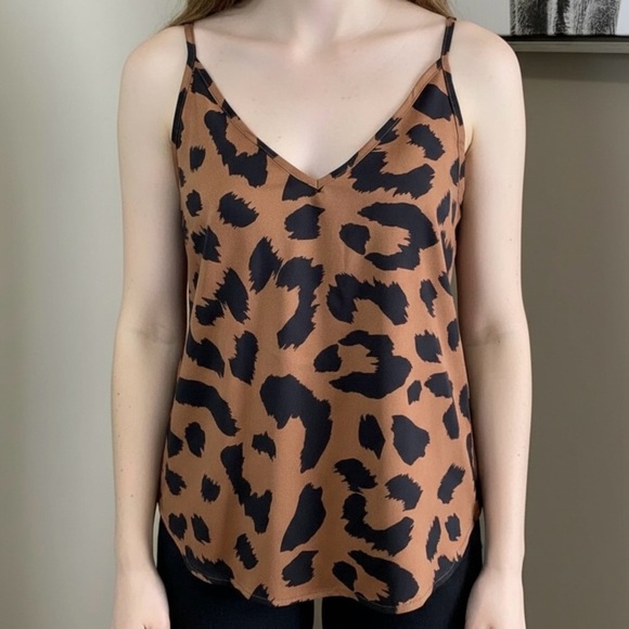 Emery Rose Tops - NWOT Emery Rose Cropped Camisole